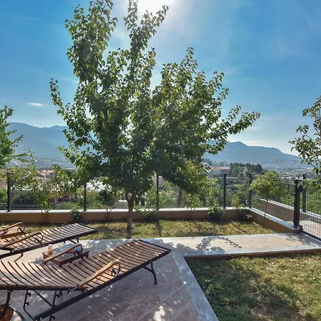 Lovely In With Jacuzzi Casa de Férias Split