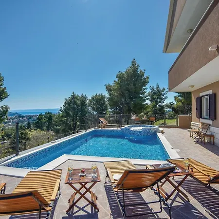 Lovely In With Jacuzzi 別荘