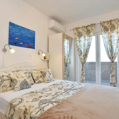 Cozy In With Private Swimming Pool, Be Inside Or Outside Tatil Evi Split