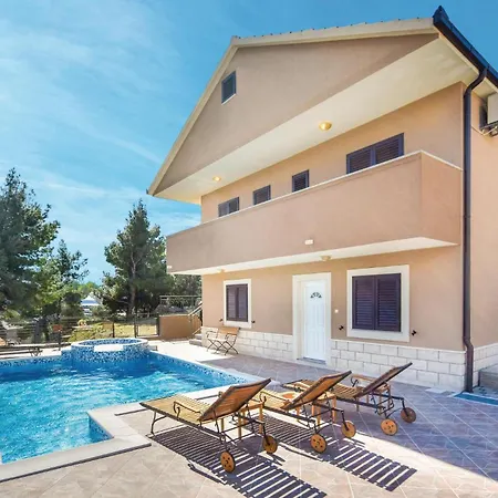 Lovely In With Jacuzzi 別荘