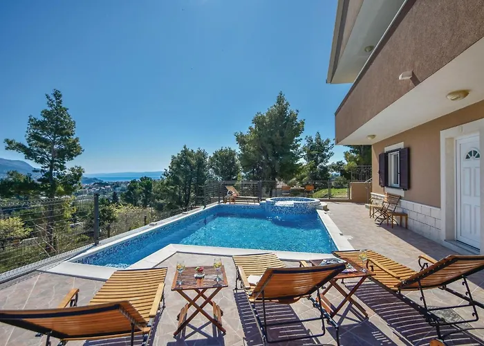 Lovely In With Jacuzzi Feriehus