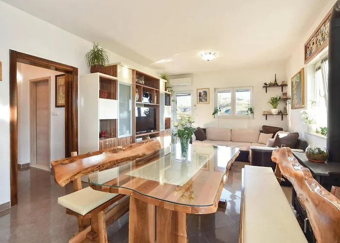 Lovely In With Jacuzzi *